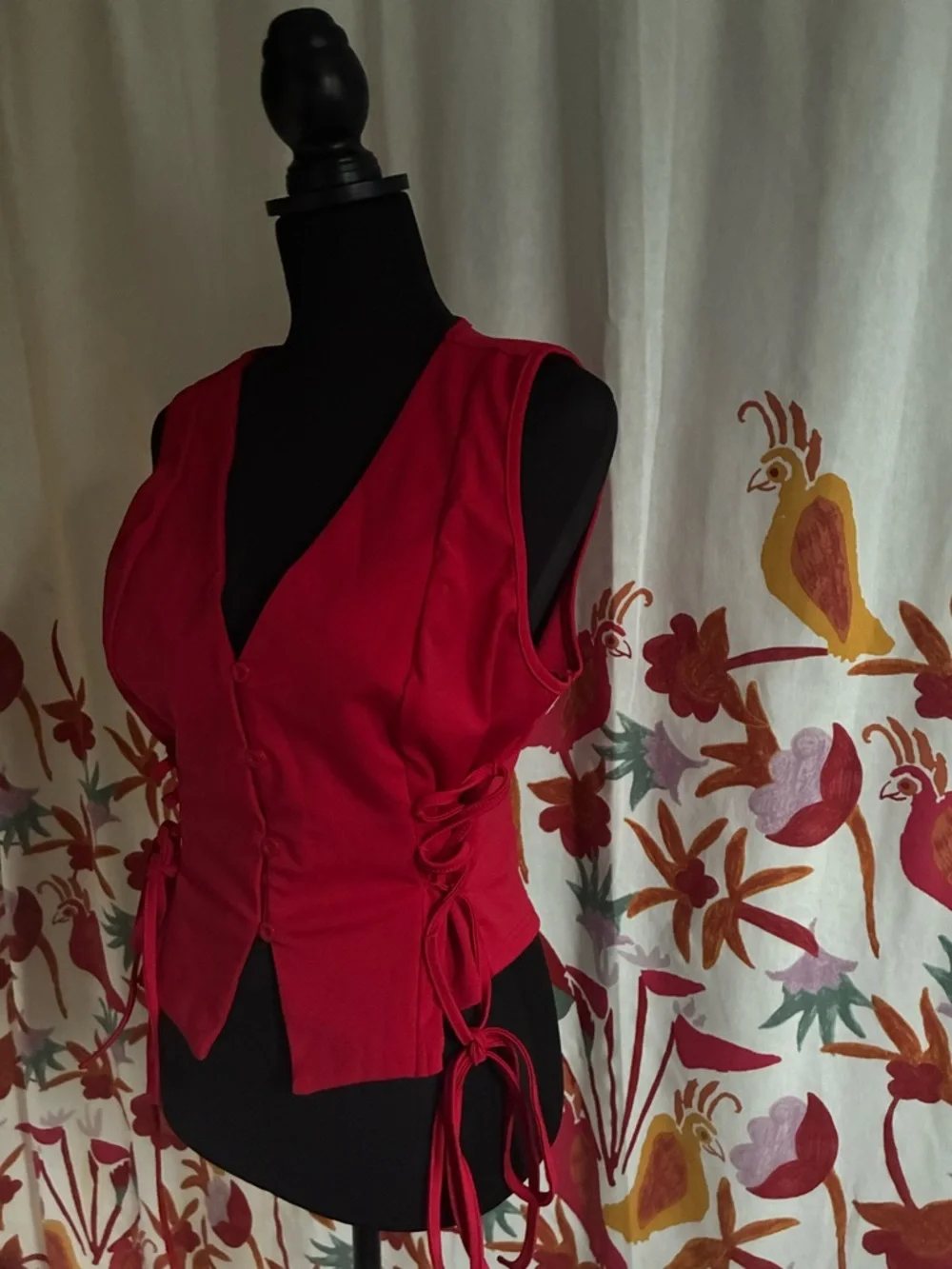 Sleeveless Lace-Up Button-Front Vest Top in Red XL - Picture 3 of 9